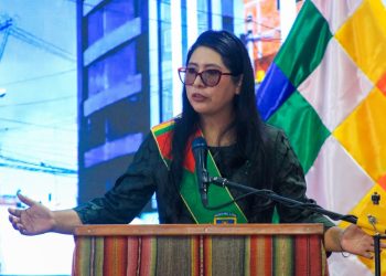 Eva arremete al evismo: “No construimos museos para palomas, no trabajamos para el jefe”