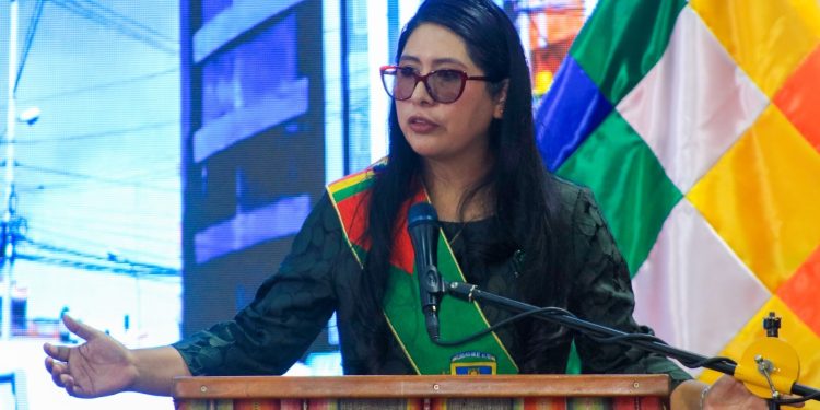 Eva arremete al evismo: “No construimos museos para palomas, no trabajamos para el jefe”