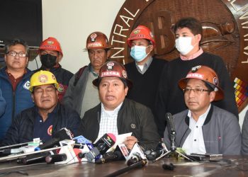 Denuncian que presunto sobrino de Huarachi recibio 40 millones de la CNS