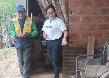 Después de 20 años mujer recibe una silla de ruedas