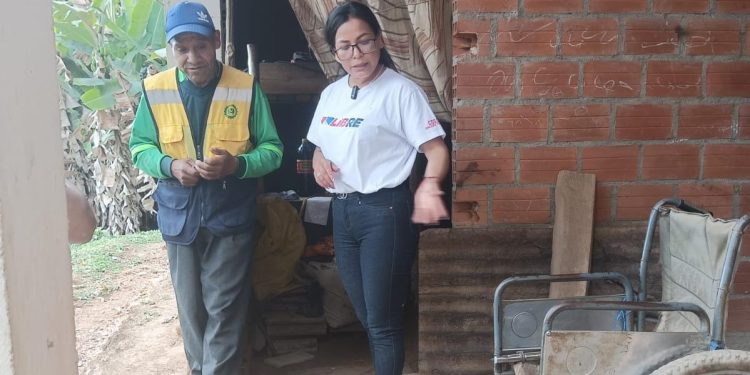 Después de 20 años mujer recibe una silla de ruedas