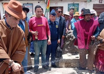 Paz, Medinacelli y Amautas arman una ofrenda a la pachamama