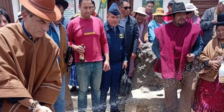 Paz, Medinacelli y Amautas arman una ofrenda a la pachamama