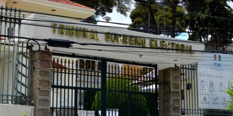 Veinte candidaturas en suspenso a la espera del fallo del TSE