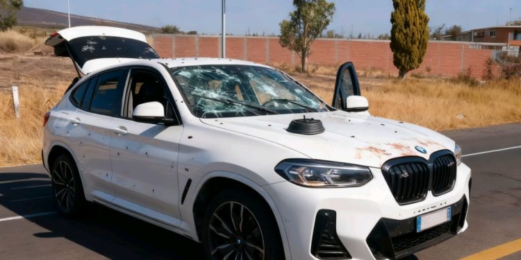 Auto donde viajaba el líder del CJNG terminó destruido tras intensa balacera