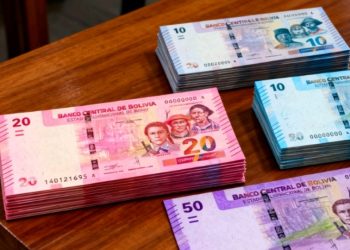 Interceptan en La Paz a joven con billetes del accidente aéreo en El Alto