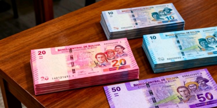 Interceptan en La Paz a joven con billetes del accidente aéreo en El Alto