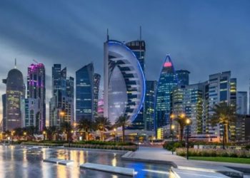 Ataques en Catar obligan a QatarEnergy a suspender GNL