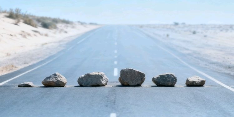 Agricultores bloquean ruta en Yapacaní por importación de productos argentinos