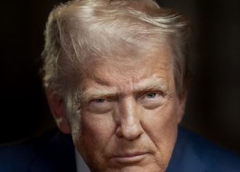 Micro queda destrozado tras colisión con minibús y camión en Santa Cruz