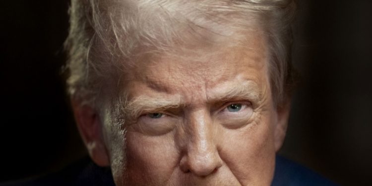 Micro queda destrozado tras colisión con minibús y camión en Santa Cruz