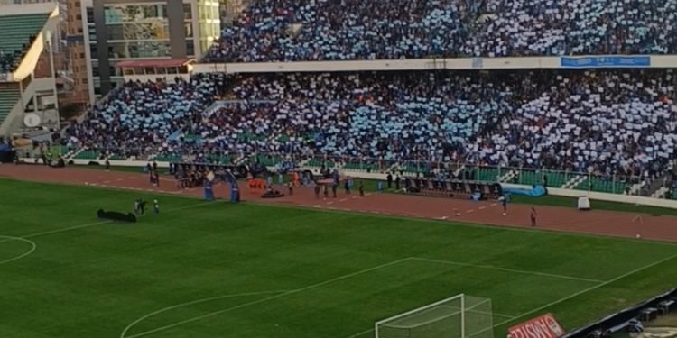 Micro queda destrozado tras colisión con minibús y camión en Santa Cruz