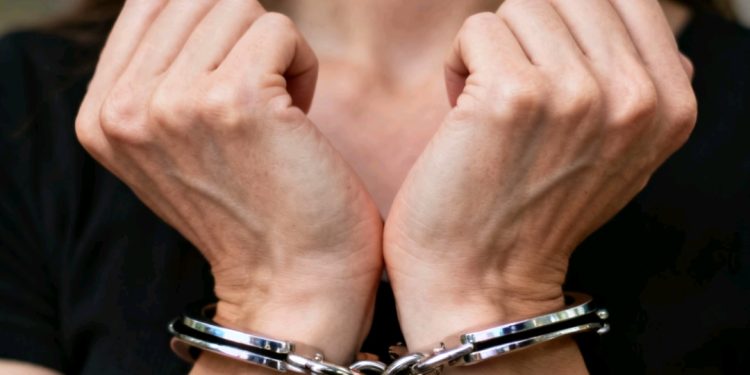 Mujer es detenida por dopar a víctima y sustraerle dinero en Oruro