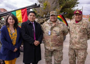 El regimiento Bilbao Rioja de Viacha recibe al experto en Derechos Humanos  Curmi Rocha