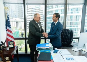 Otto logra compromiso de inversión internacional por $us 3 mil millones
