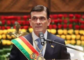 Crisis en Bolivia: Paz recorta salarios de ministros y niega privatizaciones y tarifazos