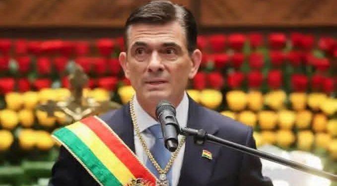 Crisis en Bolivia: Paz recorta salarios de ministros y niega privatizaciones y tarifazos