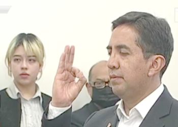 El constitucionalista William Bascopé asume en medio de bloqueos y tensión nacional